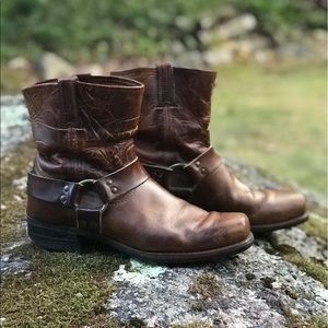 FRYE Harness 8R Men’s in Gaucho